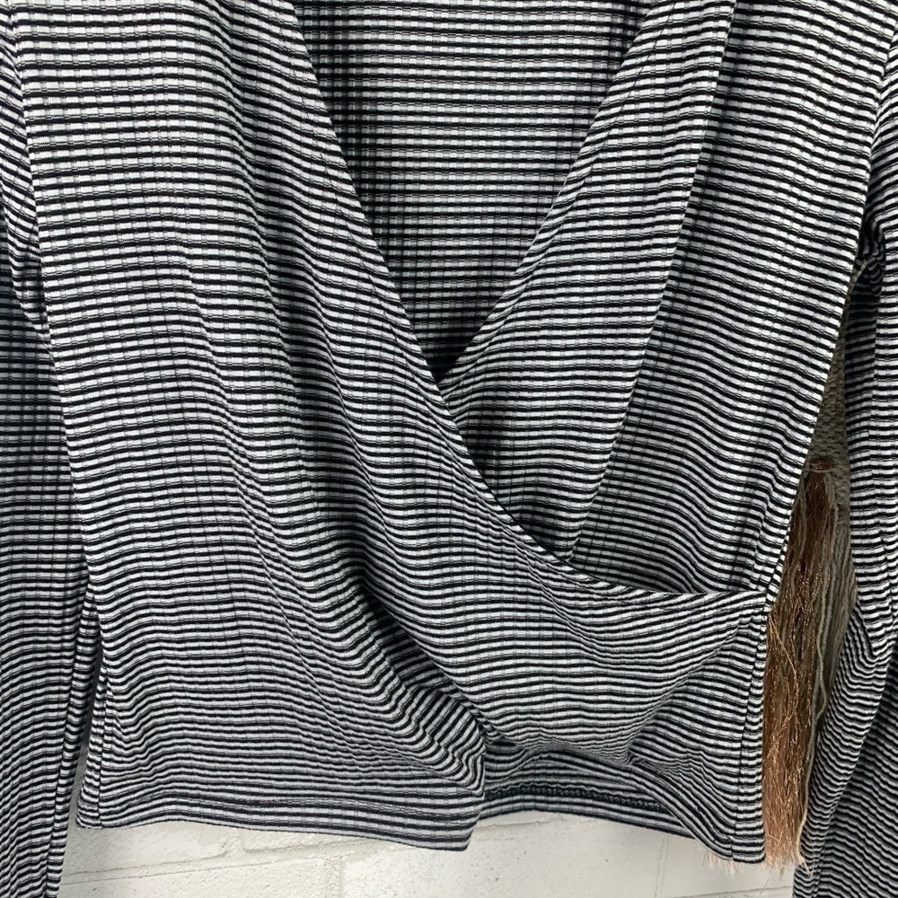 Jolt NWT Boho Stripe V Neck Crop Top SZ L - Picture 6 of 7